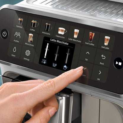 Espresso Kaffeevollautomat EP5543/90 5500 Series, 20 Getränke (heiß oder eisgekühlt) Modernes Farb-Touchdisplay, LatteGo-Milchsystem, SilentBrew Technologie, QuickStart, 1,8L Wassertank, Weißchrom